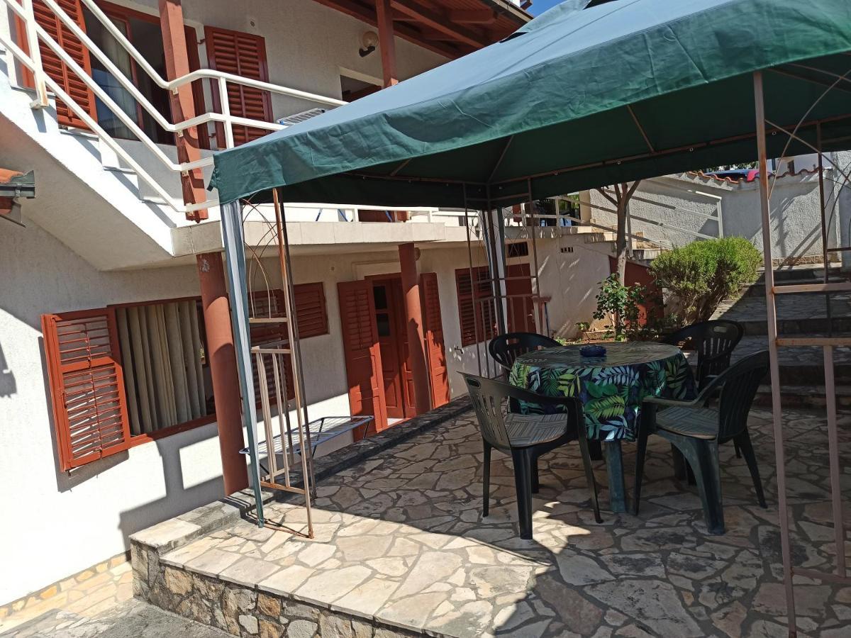 Apartments Kornati Zdrelac Bagian luar foto